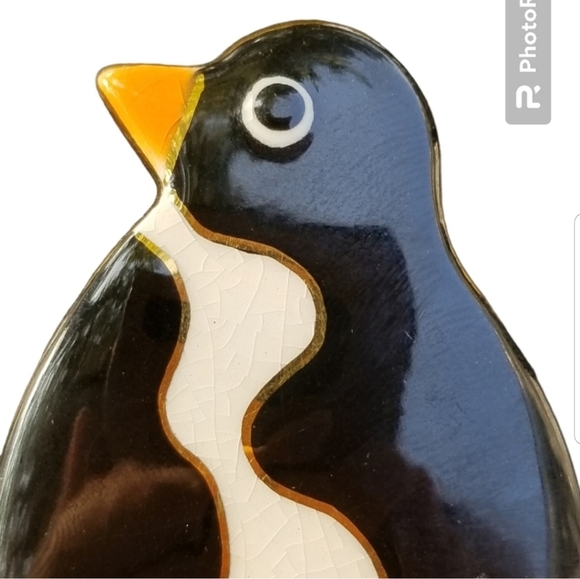 LARGE CERAMIC & HANDGLAZED ENAMEL PENGUIN BROOCH - Picture 3 of 4